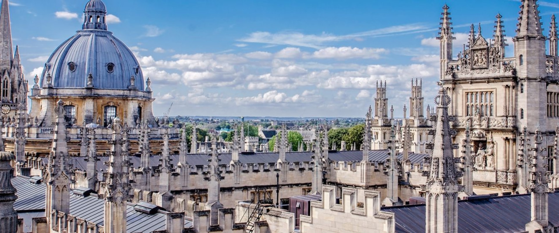 A Complete Look at Oxbridge Universities: Admissions, Courses, and Student Life