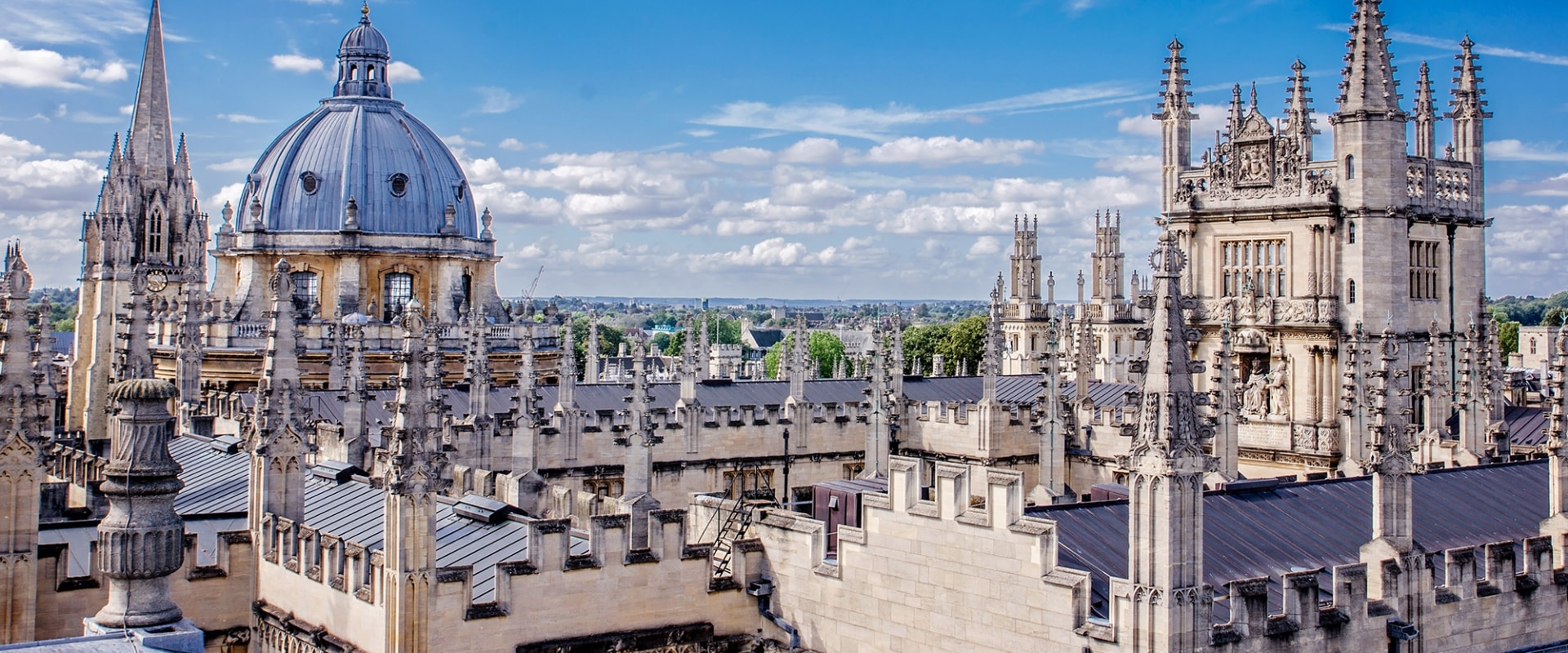 A Complete Overview of Oxbridge Universities: Admissions, Courses, and Student Life