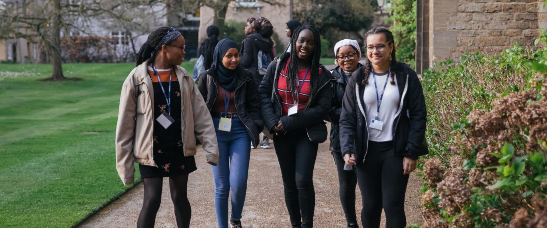 A Comprehensive Look into Oxbridge Student Organizations: Admissions, Courses, and Student Life