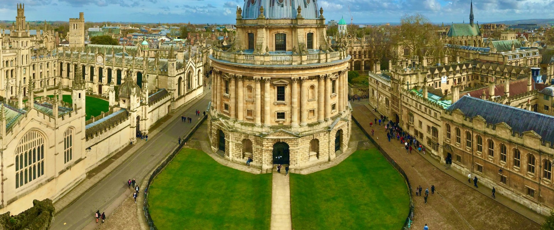 A Comprehensive Look at Oxford and Cambridge Universities: Admissions, Courses, Student Life, and Interviews